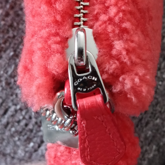 🆕 🏵RARE Coach🏵 - Shearling Nolita w/Pom Pom - Picture 9 of 14